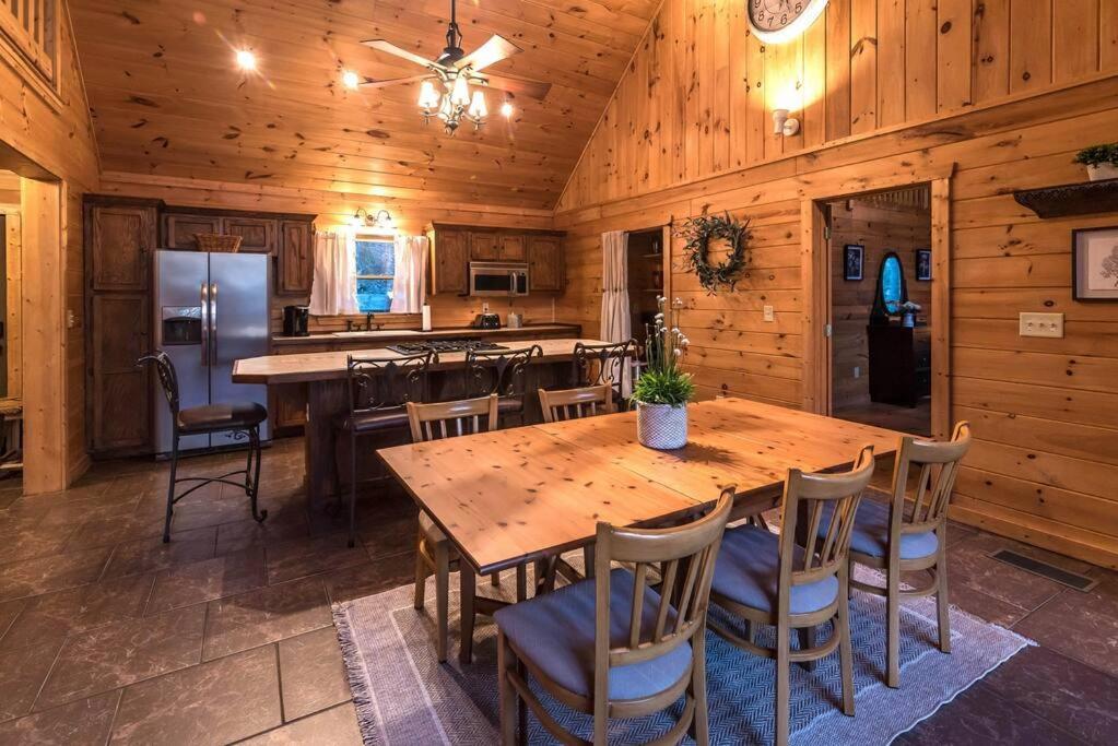 Private Creekside Cabin+Hot Tub,Pool Table, & Pets Ellijay Exterior photo