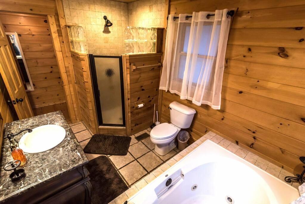 Private Creekside Cabin+Hot Tub,Pool Table, & Pets Ellijay Exterior photo