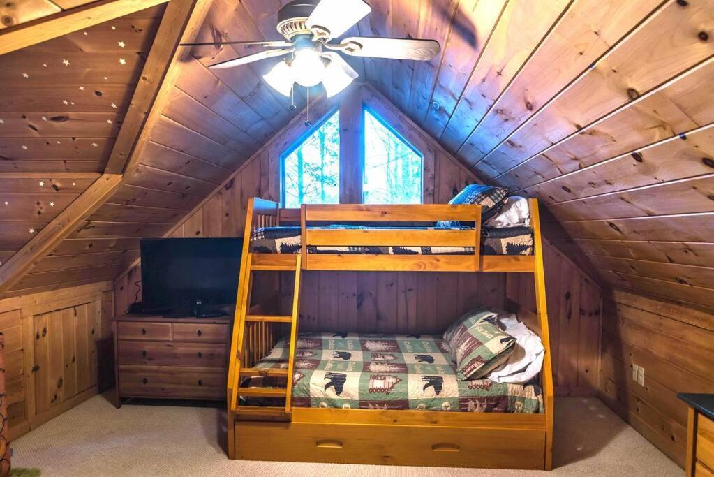 Private Creekside Cabin+Hot Tub,Pool Table, & Pets Ellijay Exterior photo