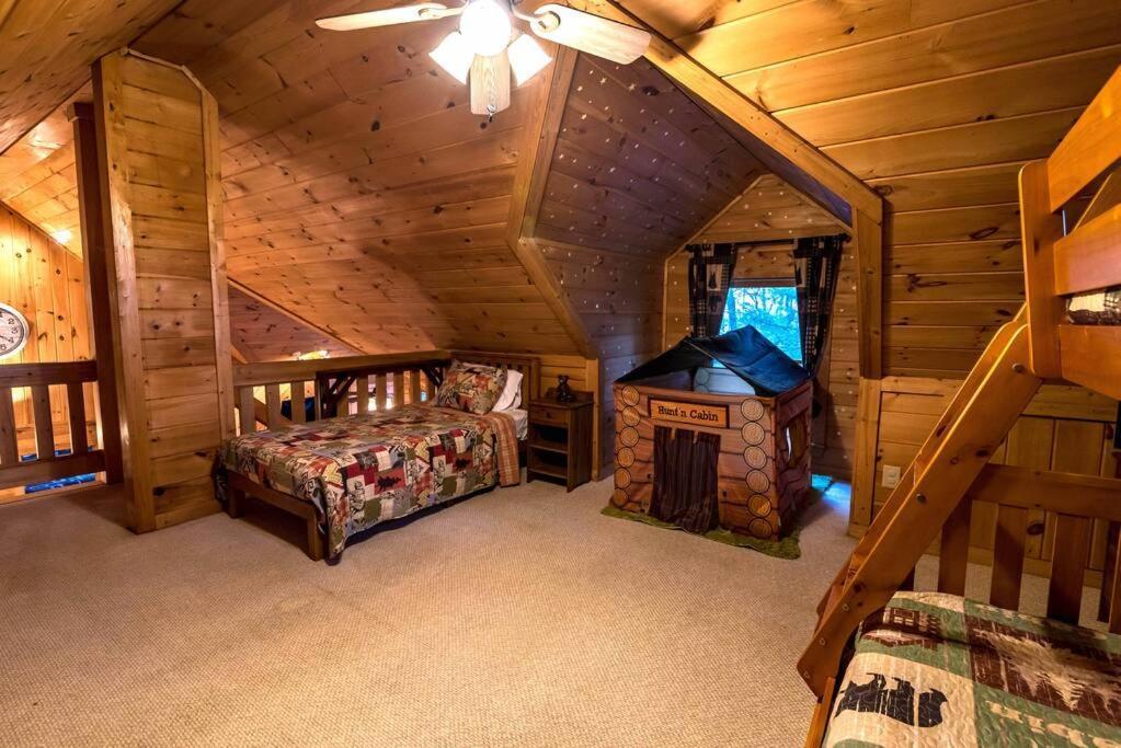 Private Creekside Cabin+Hot Tub,Pool Table, & Pets Ellijay Exterior photo