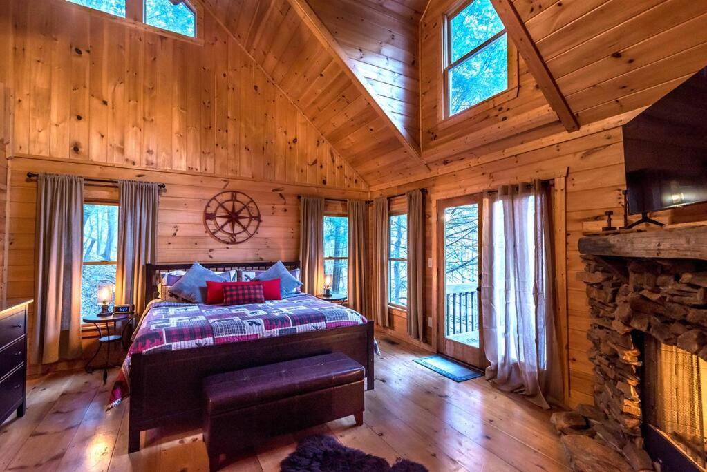 Private Creekside Cabin+Hot Tub,Pool Table, & Pets Ellijay Exterior photo