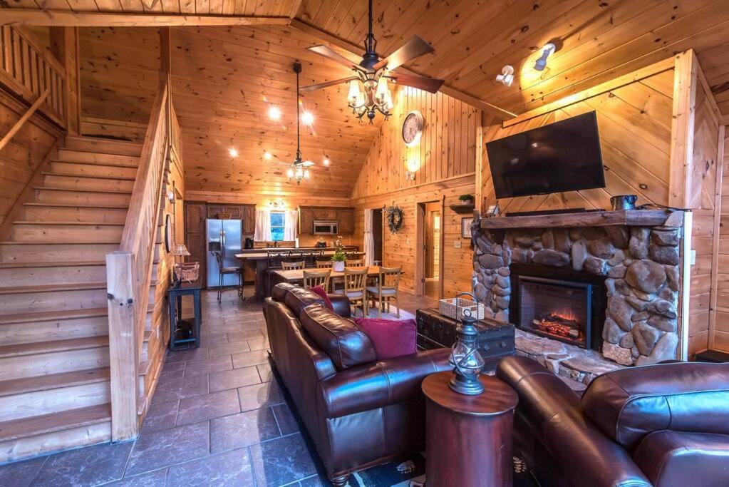 Private Creekside Cabin+Hot Tub,Pool Table, & Pets Ellijay Exterior photo