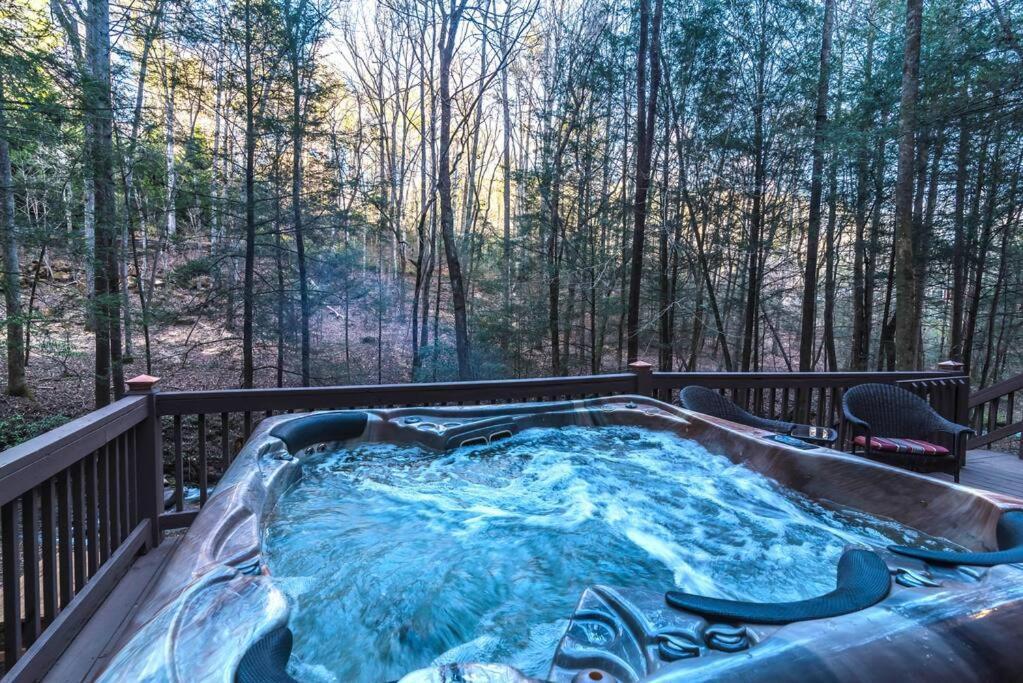 Private Creekside Cabin+Hot Tub,Pool Table, & Pets Ellijay Exterior photo