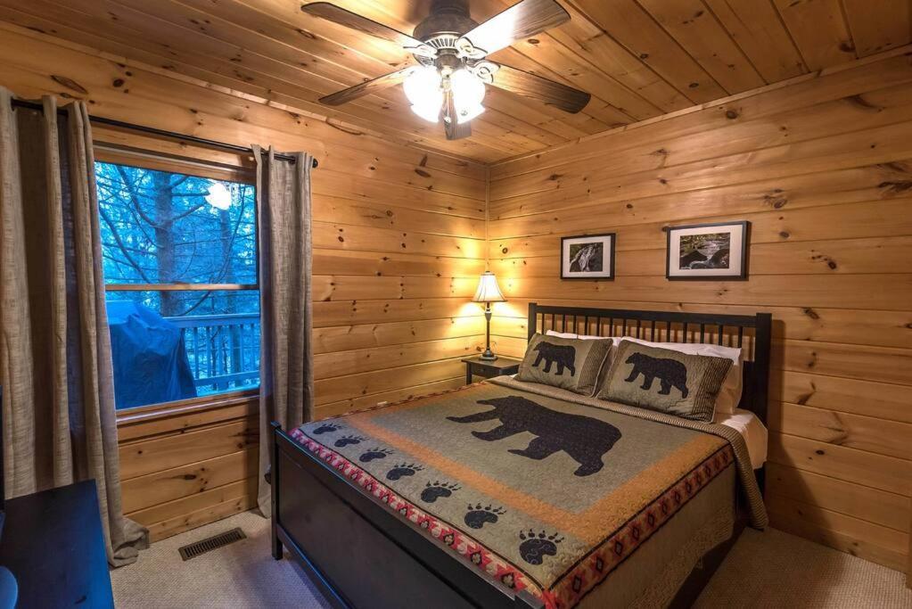 Private Creekside Cabin+Hot Tub,Pool Table, & Pets Ellijay Exterior photo