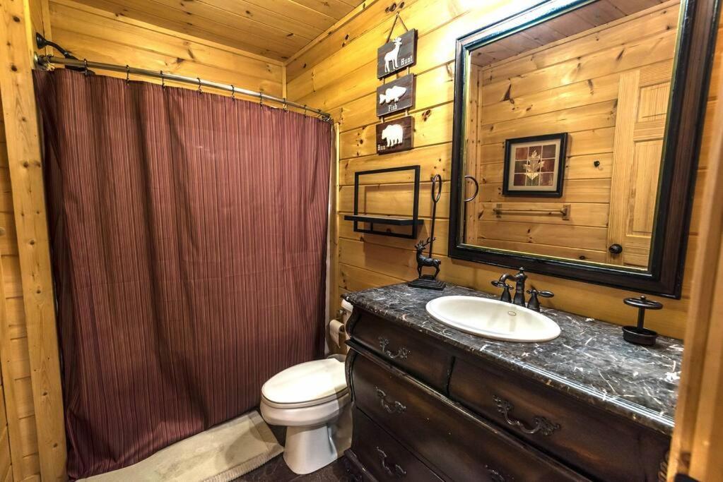 Private Creekside Cabin+Hot Tub,Pool Table, & Pets Ellijay Exterior photo