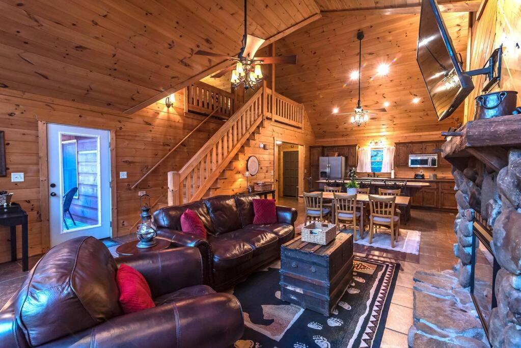 Private Creekside Cabin+Hot Tub,Pool Table, & Pets Ellijay Exterior photo
